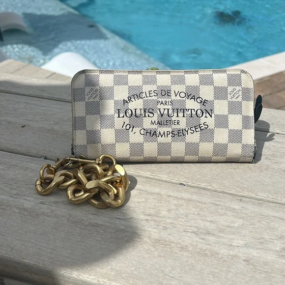 Louis Vuitton Wallet - Picture 2 of 7